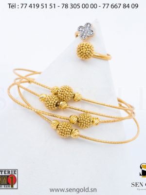 Bracelets et bague en Or 18 carats 19.6 grammes Bijouterie de l'islam sen - gold