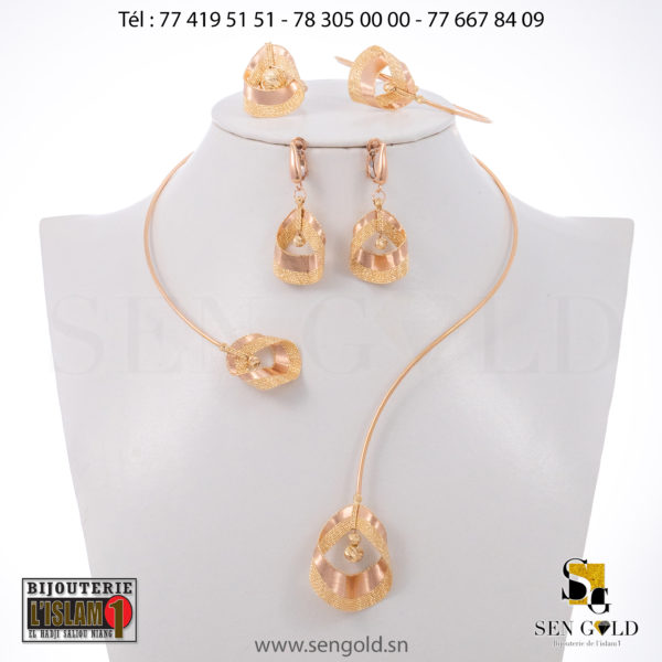 Bijouterie de l'islam sengold Ensemble collier boucles d'oreilles bracelet et bague en Or 18 carat 31.2 grammes