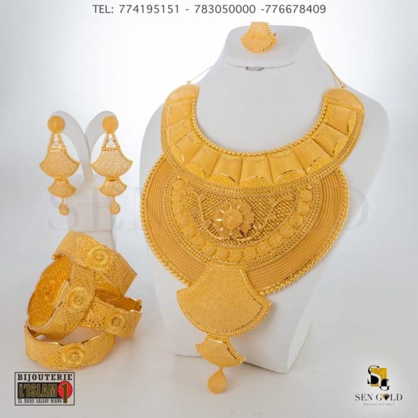 Bijouterie de l'islam sengold Ensemble collier boucles d'oreilles bracelets et bague 21 carats 412.8 grammes