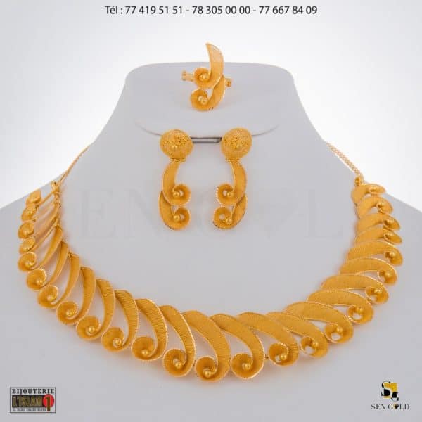 Bijouterie de l'islam sengold Ensemble collier boucles d'oreilles et bague en Or 21 carats 64.7 grammes
