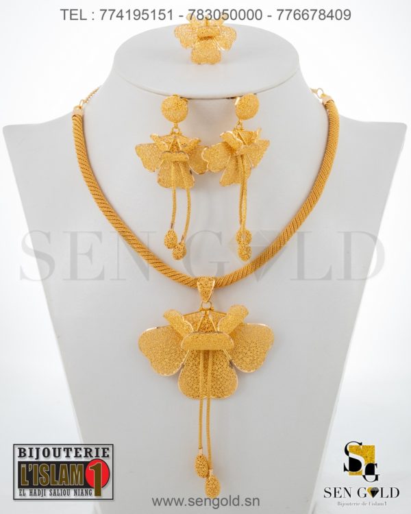 Bijouterie de l'islam sengold Ensemble collier boucles d'oreilles et bague India 21 carats 65.5 grammes